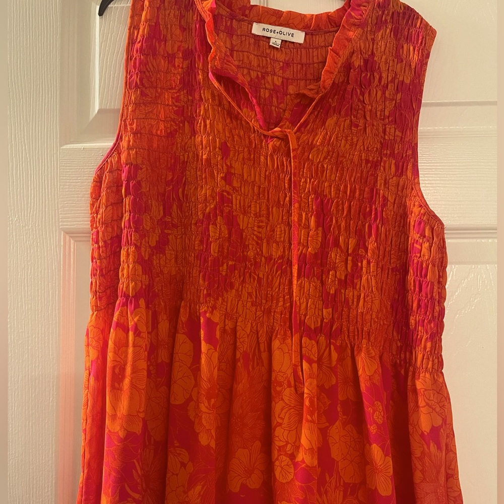 Vibrant sleeveless blouse